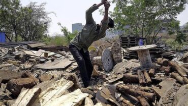 പശ്ചിമേഷ്യൻ സംഘർഷത്തിൽ എൽപിജി ക്ഷാമം; കേരളത്തിൽ വിറകിന് ആവശ്യക്കാരേറുന്നു