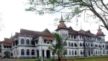 കവടിയാർ കൊട്ടാരത്തിൽ വൻ കവർച്ച; അമൂല്യ രത്നങ്ങളടക്കം രണ്ട് കോടിയുടെ ആഭരണങ്ങൾ നഷ്ടപ്പെട്ടു