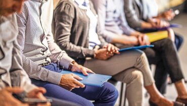 ഇന്ത്യയിലെ യുവാക്കൾ എക്കാലത്തേക്കാളും വിദ്യാസമ്പന്നരാണ്; പിന്നെ എന്തുകൊണ്ടാണ് ഇത്രയധികം പേർക്ക് തൊഴിൽ നഷ്ടപ്പെടുന്നത്?