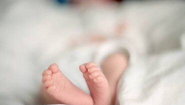 തൃശൂരിലെ അക്യുപങ്ചർ പ്രസവ ചികിത്സാ മരണം; നവജാത ശിശുവിന്റെ മൃതദേഹം പുറത്തെടുത്ത് പരിശോധിക്കും