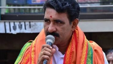 ഗുരുവായൂരിലെ ബിജെപി സ്ഥാനാർഥി ബി. ഗോപാലകൃഷ്‌ണൻ്റെ വർഗീയ പരാമർശം: എന്ത് നടപടി എടുത്തെന്ന് ഹൈക്കോടതി,  തുടർ നടപടികൾ ഉണ്ടാകുമെന്ന് തിരഞ്ഞെടുപ്പ് കമ്മീഷൻ