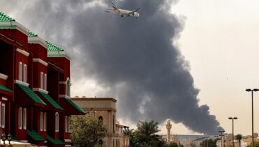 അമേരിക്കയ്ക്ക് കനത്ത മറുപടി നൽകി ഇറാൻ; ഗൾഫ് രാജ്യങ്ങളിലേയ്ക്ക്  ശക്തമായ വ്യോമാക്രമണം