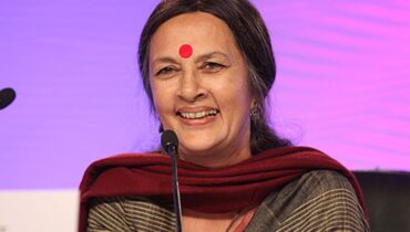 പാരഡിപാട്ട് പോരാട്ടം മുറുകുന്നു;”പോറ്റിയെ സോണിയയെ കാണിച്ചത് ആരപ്പാ”, രാഹുൽഗാന്ധിയുടെ പാട്ടിന് മറുപാട്ടുമായി ബൃന്ദ കാരാട്ട്