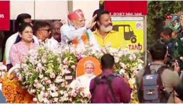 തൃശൂരിൽ ആവേശം വിതറി നരേന്ദ്ര മോദി, ജനസാഗരമായി പ്രധാനമന്ത്രിയുടെ റോഡ് ഷോ; സുരേഷ് ഗോപിയും എൻഡിഎ സ്ഥാനാർഥികളും മോദിക്കൊപ്പം വാഹനത്തിൽ