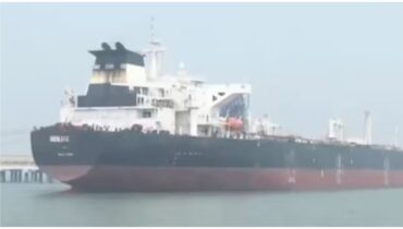 പശ്ചിമേഷ്യൻ യുദ്ധത്തിനിടെ ഇന്ത്യക്ക് എണ്ണയിൽ ആശ്വാസം, യുദ്ധം തുടങ്ങിയ ശേഷം ക്രൂഡ് ഓയിലുമായി ആദ്യ കപ്പൽ മുംബൈയിൽ നങ്കൂരമിട്ടു