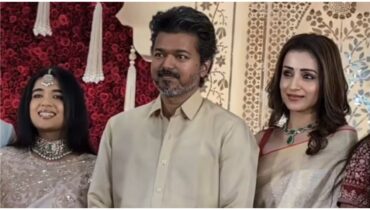 ഒരേ കാറിൽ, ഒരേ നിറത്തിലുള്ള വസ്ത്രങ്ങളും; വിവാദങ്ങൾക്കിടെ പൊതുവേദിയിൽ ഒന്നിച്ചെത്തി വിജയിയും തൃഷയും