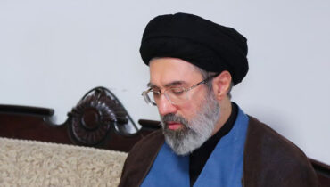 ഖമേനിയുടെ പിൻഗാമിയായി മകൻ മോജ്തബ; ഇറാൻ്റെ പുതിയ അമരക്കാരനെ തിരഞ്ഞെടുത്തെന്ന് റിപ്പോർട്ട്