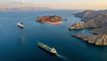 ഹോർമുസ് കടലിടുക്കിൽ ഇറാൻ്റെ ‘ചെക്ക് പോസ്റ്റ്’; കപ്പലുകൾക്ക് പുതിയ യാത്രാ നിബന്ധനകൾ, അമേരിക്കയുമായി കരാറിലെത്തുംവരെ കർശന നിയന്ത്രണം