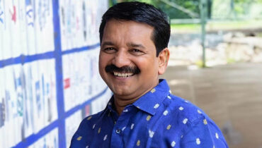 വി.എസിൻ്റെ മുൻ പിഎ എ. സുരേഷ് കോൺഗ്രസിലേക്ക്; ഇന്ന് അംഗത്വമെടുക്കും, സ്ഥാനാർത്ഥിയായി തിരഞ്ഞെടുപ്പ് ഗോദയിലേക്ക്