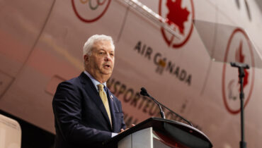 അനുശോചന വീഡിയോയിൽ ഇംഗ്ലീഷ് മാത്രം ; പ്രതിഷേധത്തെത്തുടർന്ന് വിരമിക്കൽ പ്രഖ്യാപിച്ച് എയർ കാനഡ സിഇഒ