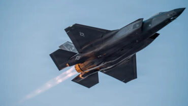 റഡാറുകളെ വെട്ടിച്ച് പറക്കുന്ന അമേരിക്കൻ യുദ്ധവിമാനം ഇറാൻ തകർത്തു? എ ഫ്-35 അടിയന്തരമായി ലാൻഡ് ചെയ്തു