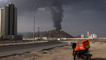 ഇറാൻ ആക്രമണം തുടരുന്നു: സൗദി, ഒമാൻ, സൈപ്രസ് എന്നിവിടങ്ങളിൽ നിന്ന് ജീവനക്കാരെ പിൻവലിച്ച് അമേരിക്ക