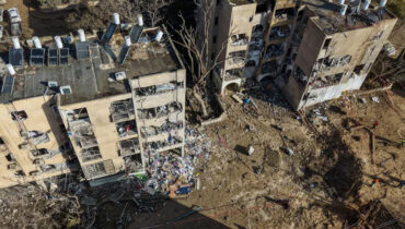 ഇറാൻ – യുഎസ് സംഘർഷം മുറുകുന്നു: ട്രംപിൻ്റെ സമയപരിധി ഇന്ന് അവസാനിക്കും; ലോകം ആശങ്കയിൽ