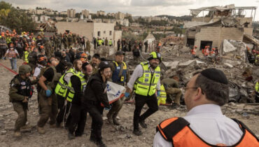 കണ്ണീരും രക്തവും വീഴ്ത്തി ഇസ്രയേൽ- യുഎസ്-ഇറാൻ സംഘർഷം; അഞ്ചാം നാളും അയവില്ലാതെ പോരാട്ടം