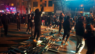 പ്രതിഷേധക്കാർക്ക് നേരെ “കാഞ്ചിയിൽ വിരൽ വെച്ച്” പൊലീസ് തയ്യാറാണ്, നിങ്ങളെ ശത്രുക്കളായാകും കണക്കാക്കുക,  ഇറാൻ പൊലീസ് മേധാവിയുടെ മുന്നറിയിപ്പ്