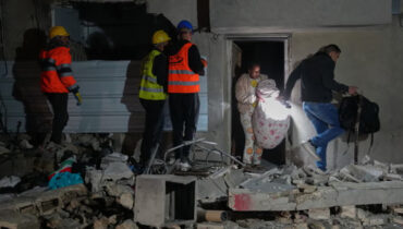 ഇസ്രായേലിന് നേരെ മിസൈൽ ആക്രമണം: യുദ്ധത്തിൽ നേരിട്ട് പങ്കുചേരുമെന്ന് പ്രഖ്യാപിച്ച് ഹൂതികൾ, ഇറാന് പൂർണ പിന്തുണ, തന്ത്രപ്രധാനമായ ‘ബാബ് അൽ-മന്ദബ്’ ഇടുക്ക് അടച്ചുപൂട്ടുമോ?