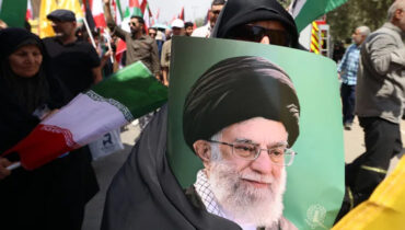 ഖമേനിയുടെ മരണം; ഇറാനിൽ 40 ദിവസത്തെ പൊതു ദുഃഖാചരണവും, ഏഴ് ദിവസത്തെ പൊതു അവധിയും പ്രഖ്യാപിച്ചു