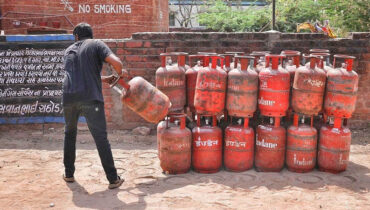 പശ്ചിമേഷ്യൻ പ്രതിസന്ധി: ഗാർഹിക എൽപിജി ഉൽപാദനം വർദ്ധിപ്പിക്കാൻ കേന്ദ്ര നിർദ്ദേശം; വാണിജ്യ സിലിണ്ടറുകൾക്ക് നിയന്ത്രണം വരുന്നു