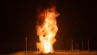 ലോകത്തിന് മുന്നറിയിപ്പോ?  മിനിറ്റുകൾക്കുള്ളിൽ ലക്ഷ്യം തകർക്കുന്ന മിനിറ്റ്മാൻ III, ആണവ പ്രഹരശേഷിയുള്ള മിസൈൽ പരീക്ഷിച്ച് അമേരിക്ക, ഹിരോഷിമ ബോംബിനേക്കാൾ 20 മടങ്ങ് ശക്തി