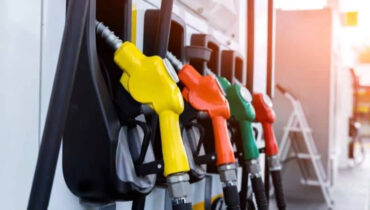 ആശങ്കവേണ്ട, രാജ്യത്തിന് ആവശ്യമായ ഇന്ധന ശേഖരം നിലവിലുണ്ടെന്ന് കേന്ദ്ര പെട്രോളിയം മന്ത്രാലയം