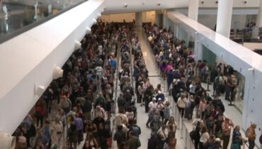 ഫണ്ട് തർക്കം മുറുകുന്നു: ഹൂസ്റ്റണിലും ന്യൂ ഓർലിയൻസിലും വിമാനയാത്ര തടസ്സപ്പെടുന്നു, വിമാനത്താവളങ്ങളിൽ മണിക്കൂറുകൾ നീളുന്ന ക്യൂ