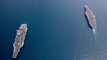 ഹൂതികൾ യുദ്ധത്തിൽ: ഭീഷണിയായി മറ്റൊരു കടലിടുക്ക് കൂടി, ‘കണ്ണീരിൻ്റെ കവാടം’ അടയ്ക്കുമോ? എണ്ണവില കുതിക്കുന്നു