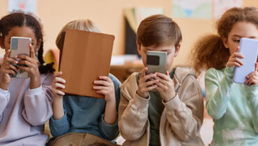 “സോഷ്യൽ മീഡിയ സിഗരറ്റ് പോലെ”; കുട്ടികളെ അടിമകളാക്കുന്നുവെന്ന് മുൻ യുഎസ് സർജൻ ജനറൽ