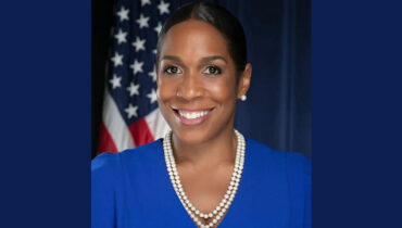 ഇല്ലിനോയ് സെനറ്റ് പ്രൈമറിയിൽ വിജയക്കൊടി നാട്ടി ജൂലിയാന സ്ട്രാറ്റൻ,  രാജ കൃഷ്ണമൂർത്തി പരാജയപ്പെട്ടു