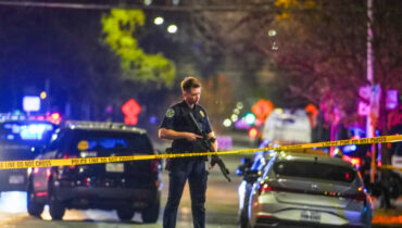 ടെക്സസിലെ ബാറിനുപുറത്തെ വെടിവയ്പ്പിൽ 2 മരണം, നിരവധി പേർക്ക് പരുക്ക്; ഭീകരാക്രമണമെന്ന് സംശയിച്ച് എഫ്ബിഐ, ഇറാനെ ആക്രമിച്ച അമേരിക്കയോടുള്ള പ്രതികാരം?