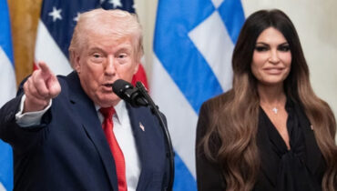 “കിംബർ-ലേ!” മകൻ്റെ മുൻ കാമുകിക്ക് ട്രംപ് ഇട്ട വിളിപ്പേര് കേട്ട് സോഷ്യൽ മീഡിയയ്ക്ക് ഞെട്ടൽ; സംഗതി വിവാദത്തിൽ!