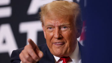 ട്രംപിനെ വധിക്കാൻ പദ്ധതിയിട്ട ഇറാൻ കമാൻഡറെ യുഎസ് വധിച്ചു, ഇറാൻ്റെ കപ്പലും മുക്കിയെന്ന്  പ്രതിരോധ സെക്രട്ടറി