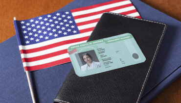 അമേരിക്കയിൽ ടിപിഎസ് ഉടമകൾക്ക് ഗ്രീൻ കാർഡ് ലഭിക്കുമോ? പുതിയ ബില്ലുമായി ഫ്ലോറിഡ ഡെമോക്രാറ്റ്, പ്രതീക്ഷകൾക്കൊപ്പം വെല്ലുവിളിയും