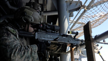 മിഡിൽ ഈസ്റ്റിൽ യുദ്ധകാഹളം: 3,500 യുഎസ് സൈനികർ കൂടി ഇറാൻ അതിർത്തിയിലേക്ക്; പ്രത്യാക്രമണത്തിന് അത്യാധുനിക യുദ്ധക്കപ്പലുകളുമായി അമേരിക്ക