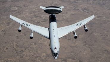 യുഎസ് റഡാർ വിമാനം ഇറാൻ തകർത്തു; ഇറാൻ്റെ ഭീഷണികൾ തിരിച്ചറിയുന്നത് പ്രതിസന്ധിയിലാകുമെന്ന് നിരീക്ഷകർ