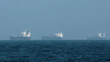 യു.എ.ഇ തീരത്തിന് പിന്നാലെ ഹോർമുസ് കടലിടുക്കിലും കപ്പലിന് നേരെ ആക്രമണം; കപ്പലിൽ തീപടരുന്നു, ജീവനക്കാരെ ഒഴിപ്പിക്കാൻ ശ്രമം