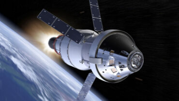 ചന്ദ്രനിലേക്ക് കുതിച്ച് ആർട്ടെമിസ് II; ഭൂമിയുടെ ഭ്രമണപഥം കടന്ന് ചരിത്രയാത്ര, നിർണായക ഘട്ടം പിന്നിട്ടു, ഇവിടെ എല്ലാം അതിഗംഭീരമെന്ന് സഞ്ചാരികൾ