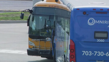 പെൻ്റഗൺ ബസ് സ്റ്റോപ്പിന് സമീപം ബസുകൾ നേർക്കുനേർ കൂട്ടിയിടിച്ചു: 10 പ്രതിരോധ വകുപ്പ് ഉദ്യോഗസ്ഥർ ഉൾപ്പെടെ 23 പേർക്ക് പരിക്ക്