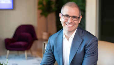 നേതൃമാറ്റത്തിനൊരുങ്ങി ലിങ്ക്ഡ്ഇൻ; ഡാനിയേൽ ഷാപെറോ പുതിയ സിഇഒ, റയാൻ റോസ്‌ലാൻസ്‌കി പടിയിറങ്ങുന്നു