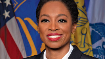 അമേരിക്കൻ ആരോഗ്യരംഗത്ത് വൻ മാറ്റം: സിഡിസി തലപ്പത്തേക്ക് ഡോ. എറിക്ക ഷ്വാർട്സിനെ പ്രഖ്യാപിച്ച് ട്രംപ്