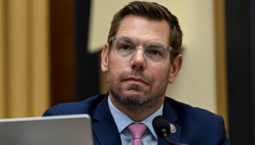 ലൈംഗികാരോപണം: അമേരിക്കൻ കോൺഗ്രസ് അംഗം എറിക് സ്വാൽവെൽ രാജിവെക്കുന്നു