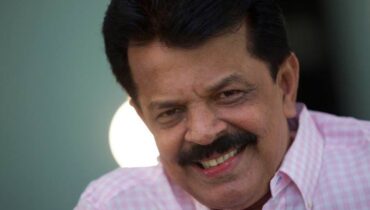 ലീഗിന്റെ വാഗ്ദാനം മങ്കടയിലും; മെഗാ സ്റ്റാറ്റസ് ചലഞ്ച്, കാഴ്ചക്കാ‌ർ കൂടിയാൽ ദിവസം 5000 രൂപ സമ്മാനം, കെഎംസിസി നീക്കം വിവാദത്തിൽ