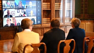 ട്രംപ് ഇടഞ്ഞ് തന്നെ, ഇതിനിടെ 35 രാജ്യങ്ങളെ അണിനിരത്തി ബ്രിട്ടന്റെ ഉന്നതതല ഉച്ചകോടി; ലക്ഷ്യം ഹോർമുസ് പ്രതിസന്ധി പരിഹരിക്കൽ