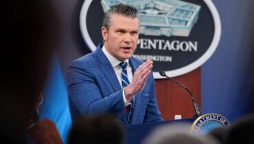 വീണ്ടും തുടങ്ങാൻ പ്രേരിപ്പിക്കരുത്, അമേരിക്കയുടെ മുന്നറിയിപ്പ്; ആണവ സാമഗ്രികൾ വിട്ടുകൊടുത്തില്ലെങ്കിൽ സൈനിക നടപടിയെന്ന് പീറ്റ് ഹെഗ്സെത്ത്