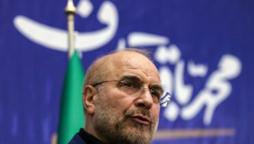 ഉപാധികൾ അംഗീകരിക്കാതെ ചർച്ചയില്ലെന്ന് ഇറാൻ; ഗാലിബാഫിന് മറുപടിയുമായി ജെ ഡി വാൻസ്; കാര്യങ്ങൾ കൂടുതൽ വഷളാകുന്നു