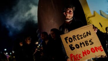 ഇറാൻ യുദ്ധത്തിനെതിരെ ലോകമെമ്പാടും പ്രതിഷേധമിരമ്പുന്നു; ബോംബുകൾ കൊണ്ട് മാറ്റമുണ്ടാകില്ലെന്ന് ജനങ്ങൾ, സമാധാനത്തിനായി മുറവിളി