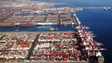 ഇറാൻ തീരങ്ങളിൽ അമേരിക്കൻ ഉപരോധം ആരംഭിച്ചു; കപ്പലുകൾക്ക് കർശന നിയന്ത്രണം, ജാഗ്രതാ നിർദ്ദേശവുമായി ബ്രിട്ടീഷ് നാവികസേന