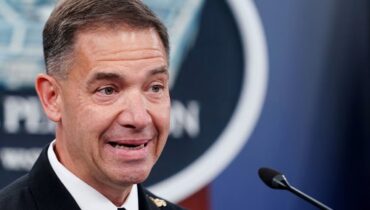 സമയം പാഴാക്കാതെ വൻ നീക്കവുമായി യുഎസ്, വെടിനിർത്തലിനിടെ ആയുധശേഖരം വർദ്ധിപ്പിച്ച് അമേരിക്കൻ സൈന്യം; മിഡിൽ ഈസ്റ്റിൽ വമ്പൻ ഒരുക്കം