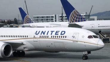 ഒറ്റയടിക്ക് ടിക്കറ്റ് നിരക്ക് കൂട്ടിയത് 20 ശതമാനം വരെ; ഇറാൻ യുദ്ധം വിമാനയാത്രയെ ബാധിക്കുന്നു; യുണൈറ്റഡ് എയർലൈൻസിന്റെ ഇരുട്ടടി