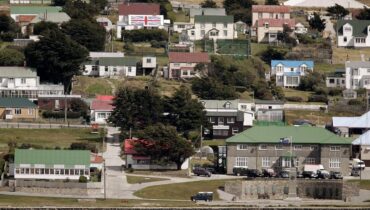 ട്രംപും ബ്രിട്ടനും ഇടയുന്നു; ഫാക്ക്‌ലൻഡ് ദ്വീപുകളിൽ ബ്രിട്ടീഷ് പരമാധികാരം സുസ്ഥിരം, യുഎസ് നിലപാട് മാറ്റുമെന്ന റിപ്പോർട്ടുകൾ തള്ളി കീർ സ്റ്റാർമറുടെ ഓഫീസ്