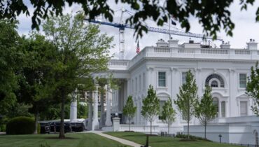 150 വർഷമായി പ്രസിഡന്‍റുമാർ ഇത് ആവശ്യപ്പെടുന്നു എന്ന് ട്രംപ്, വൈറ്റ് ഹൗസിൽ ബുള്ളറ്റ് പ്രൂഫ് ബോൾറൂം അനിവാര്യം; പദ്ധതിയെ ന്യായീകരിച്ച് പ്രസിഡന്‍റ്